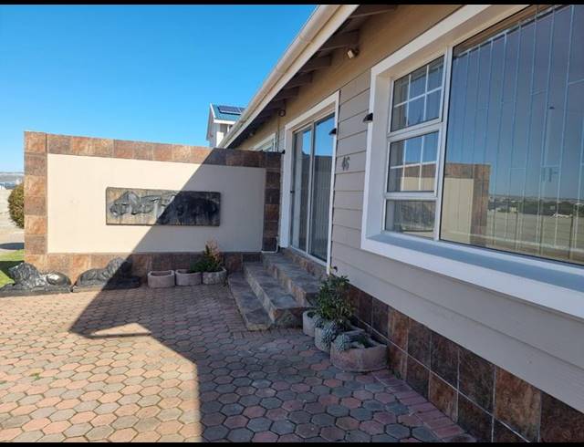2 BEDROOM TOWNHOUSE FOR SALE IN HARTENBOS CENTRAL